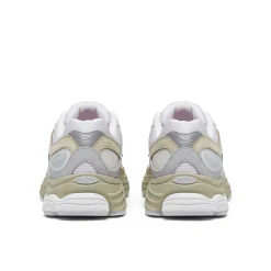 Saucony ProGrid Omni 9 Fabricated Future Fashion